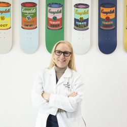 Dr. Vicki offers 20+ years of experience in treating diseases of the skin, hair & nails. She believes in science, compassion & artistry.