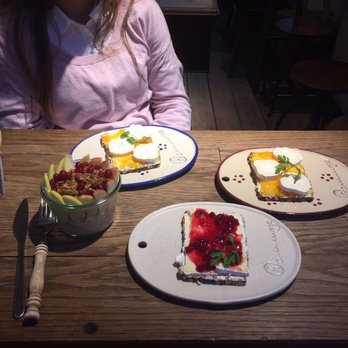 Hommage - Today it shall be Biercher Müsli and Bread. - Cafes Near Me - Cologne, NW