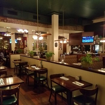 Murphy's Bar & Grill - Restaurant side - Irish Pub Near Me - Honolulu, Hawaii Murphy's Bar & Grill - Restaurant side - Irish Pub Near Me - Honolulu, Hawaii