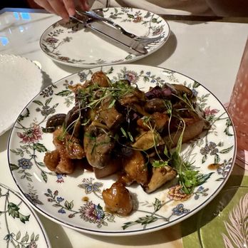 La Plume - Sweetbreads & Mushroom on toast. Very buttery. - French Near Me - Toronto, Ontario La Plume - Sweetbreads & Mushroom on toast. Very buttery. - French Near Me - Toronto, Ontario