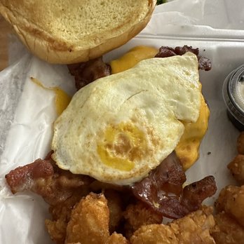 Buddy's Place - Brunch Burger - Dive Bars Near Me - Richmond, Virginia