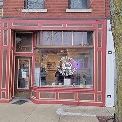 Planet Queen Records & Vintage - The little record shop on The Independence Square.