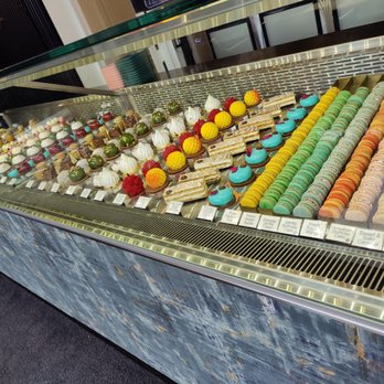 Delysees - Desserts Near Me - Toronto, Ontario