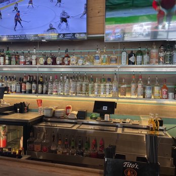 Ballyhoos - Bar - American Near Me - Virginia Beach, Virginia