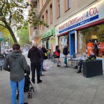 Baguette Croissant & Co - Long weekend lines - Bakeries Near Me - Berlin, BE