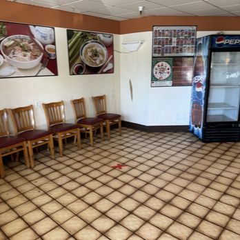 Huong Lan - Waiting area to get correct order..... - Vietnamese Near Me - Fresno, California