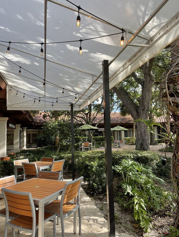 Hemingway's Tavern
