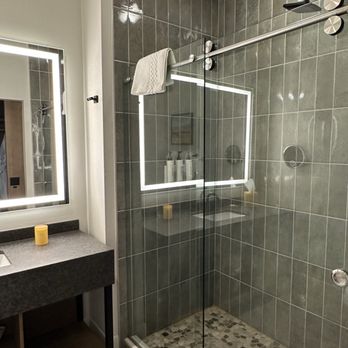 Sol Cypress - Bathroom - Hotels Near Me - San Antonio, Texas