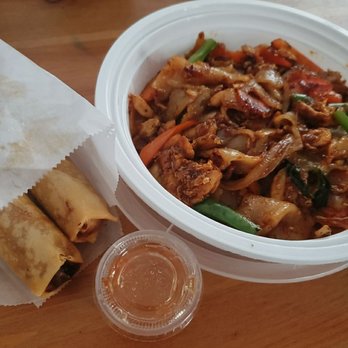 Thailicious - Lunch Special: Drunken Noodles w/ Chicken and Spring Rolls for $10.95 3 - Thai Near Me - New York, New York Thailicious - Lunch Special: Drunken Noodles w/ Chicken and Spring Rolls for $10.95 3 - Thai Near Me - New York, New York