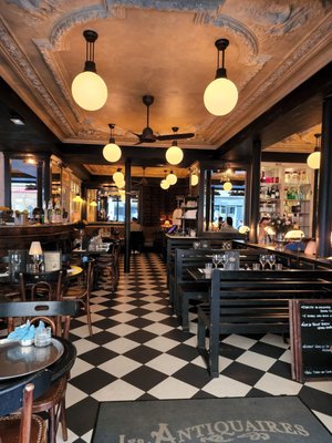 Les Antiquaires by null