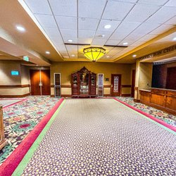 Chateau on the Lake Resort Spa & Convention Center - Lobby Hallway