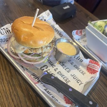 Cold Beers & Cheeseburgers - Lunch Grilled Chicken Sandwich - American Near Me - Glendale, Arizona Cold Beers & Cheeseburgers - Lunch Grilled Chicken Sandwich - American Near Me - Glendale, Arizona