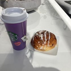 El Carrusel Bakery - Cinnamon roll