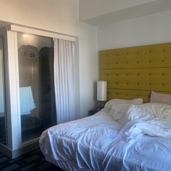 Padre Hotel - Peek-a-boo shower - so fun! - Hotels Near Me - Bakersfield, California Padre Hotel - Peek-a-boo shower - so fun! - Hotels Near Me - Bakersfield, California