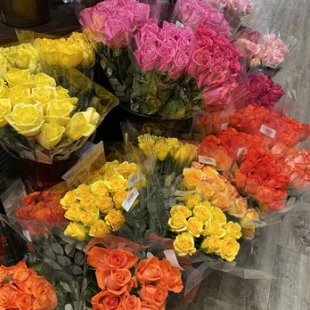 Safeway - Roses galore - Grocery Near Me - Tucson, Arizona