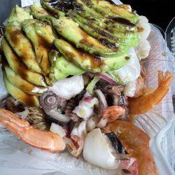 Lonchera Mariscos El Bigoton Truck - 2 - Pastelazo