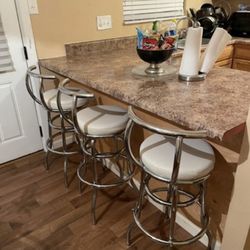 3K Cleaning Services - Free Snacks for Your Airbnb Guests!