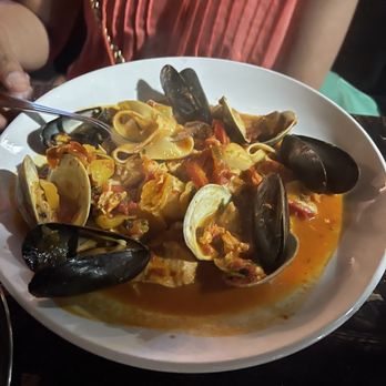 Hoofs Restaurant - Seafood Fra Diavolo - Italian Near Me - Pawcatuck, Connecticut