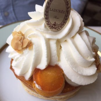Ladurée - Vanilla with crunchy caramel, extremely good - Macarons Near Me - Paris, 75 Ladurée - Vanilla with crunchy caramel, extremely good - Macarons Near Me - Paris, 75