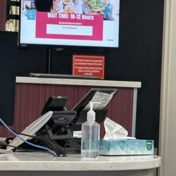 Dogs and Cats Emergency & Specialty - Wait time camera it is currently 11:30, if you come in now wait until the next day see your own vet. This place is the worse.