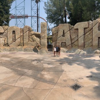 Six Flags Magic Mountain - Amusement Parks Near Me - Valencia, California Six Flags Magic Mountain - Amusement Parks Near Me - Valencia, California