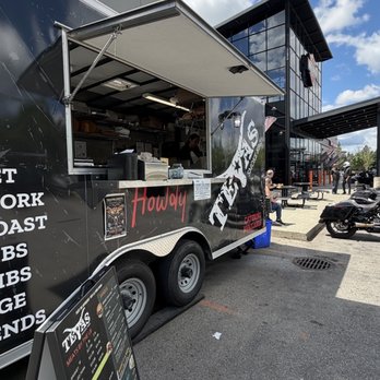 Texas Smoke BBQ - Food truck set up - Food Trucks Near Me - Langley, British Columbia