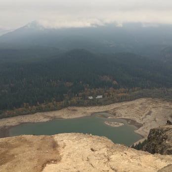 Rattlesnake Ridge - At the top of the 2 mile hike. Lake water is shrinking. - Hiking Near Me Rattlesnake Ridge - At the top of the 2 mile hike. Lake water is shrinking. - Hiking Near Me