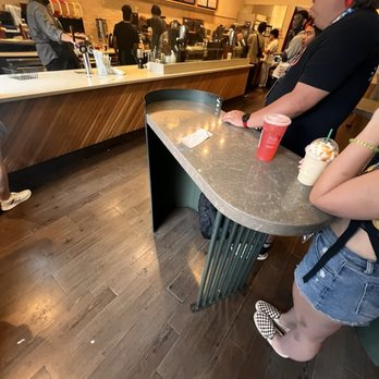 Starbucks - Coffee & Tea Near Me - Los Angeles, California