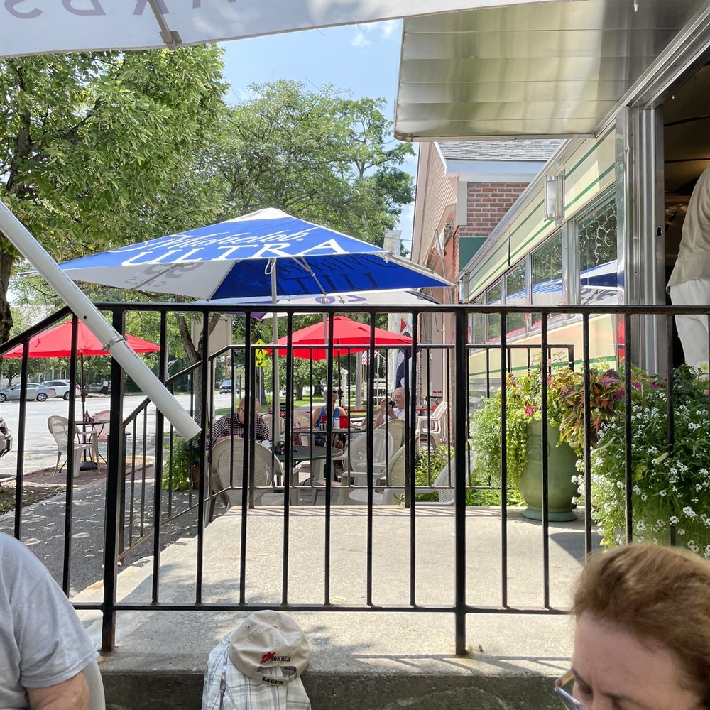 Birdseye Diner - Outside dining area - Diners Near Me - Castleton, Vermont