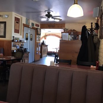 Nick's West Side - Waiting area, bar, two seating area - Breakfast & Brunch Near Me - Sedona, Arizona Nick's West Side - Waiting area, bar, two seating area - Breakfast & Brunch Near Me - Sedona, Arizona