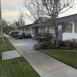 Twin Oaks Periodontics - Front of their office