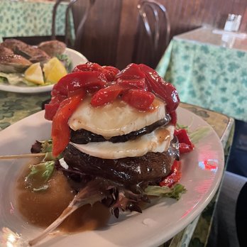 Reese's 1900 - The portobello mushroom tower - Pubs Near Me - Patchogue, New York