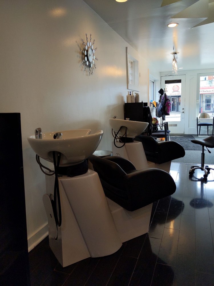 Jazzing Hair Studio Logo