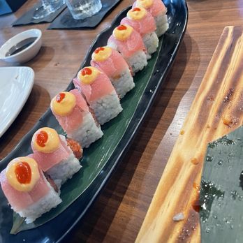 Pubbelly Sushi - This is my sushi roll. It was very delicious. - Sushi Bars Near Me - Pembroke Pines, Florida