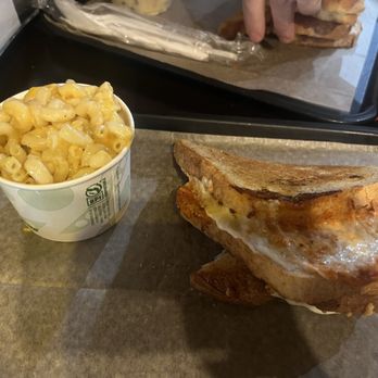 GCDC Grilled Cheese Bar - Pizza GC - American Near Me - Washington, DC, District of Columbia