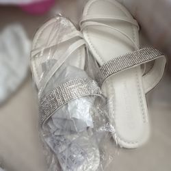 Shop Israella - Gorgeous white slides I copped for $10