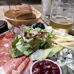 U Kunštátů - Cheese & Salami tapas