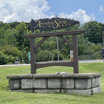 Arrowhead Spring Vineyards - Wineries Near Me - Lockport, New York