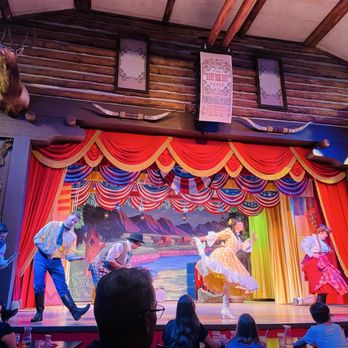 Hoop-Dee-Doo Musical Revue - Performing Arts Near Me - Lake Buena Vista, Florida Hoop-Dee-Doo Musical Revue - Performing Arts Near Me - Lake Buena Vista, Florida