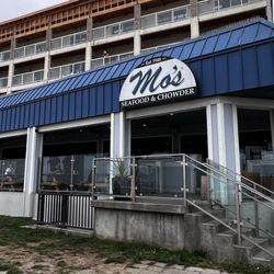 Mo's Seafood & Chowder - Front of the restaurant