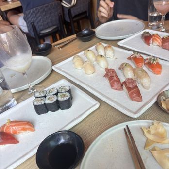 Sushi-San Lincoln Park - Nigiri set deluxe, sushi set salmon - Bars Near Me - Chicago, Illinois