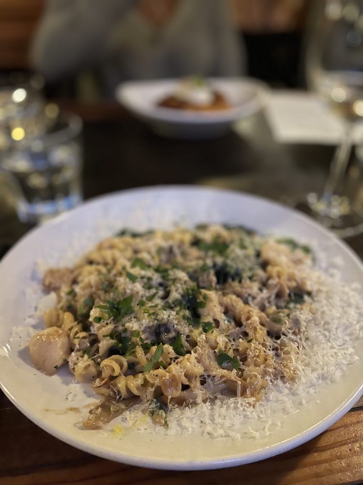 Social spots from a mano