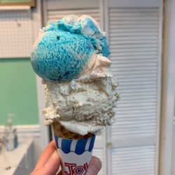 Sweet Treats & Ice Cream - Waffle cone