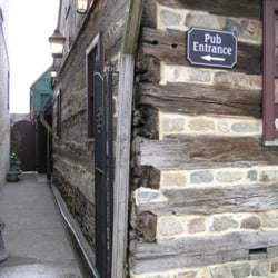 The Speckled Hen Cottage Pub & Alehouse - Speckled Hen walkway