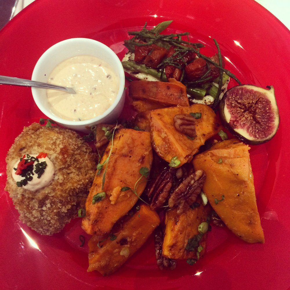 Eathos - Chicken with halloumi and sweet potatoes - Bakeries Near Me - Dublin, D