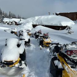 Old Faithful Snowmobile Tours - Brooks Lake Lodge