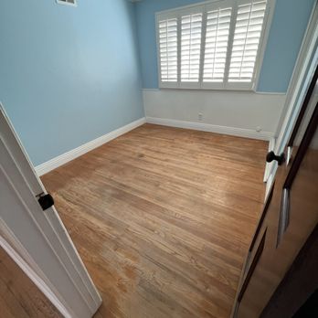 Lam's Flooring - Guest Bedroom Before Refinishing - Flooring Near Me Lam's Flooring - Guest Bedroom Before Refinishing - Flooring Near Me