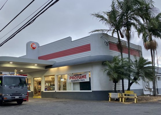 UNION 76 Wiki Wiki Mart Na'alehu by null