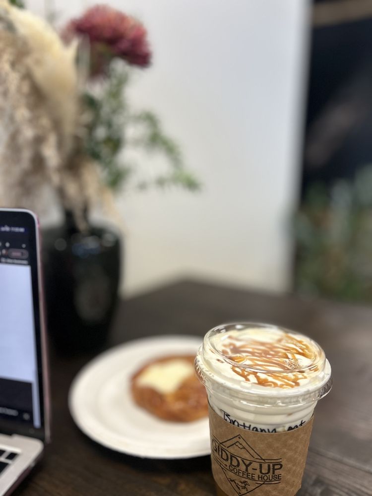 Giddy Up Coffeehouse Image