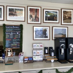 Condaxis Coffee & Tea - Menu and scenery